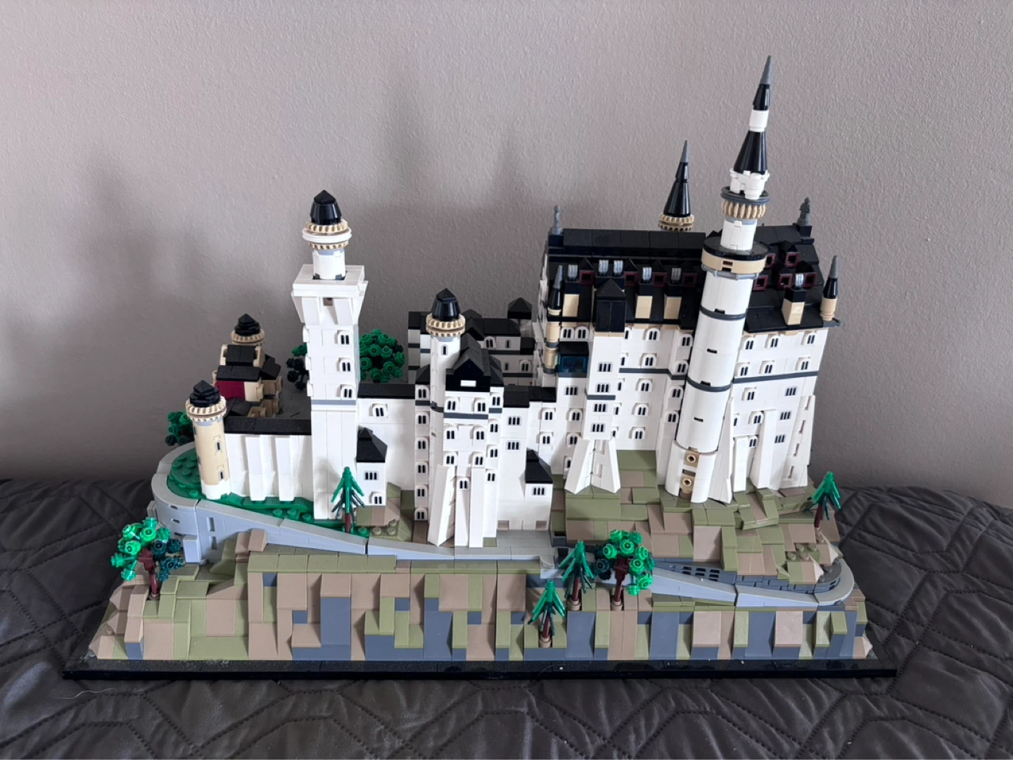 LEGO Architecture Neuschwanstein Castle Set 21063 - photo 4