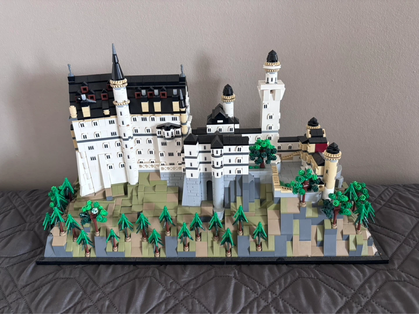 LEGO Architecture Neuschwanstein Castle Set 21063 - photo 3