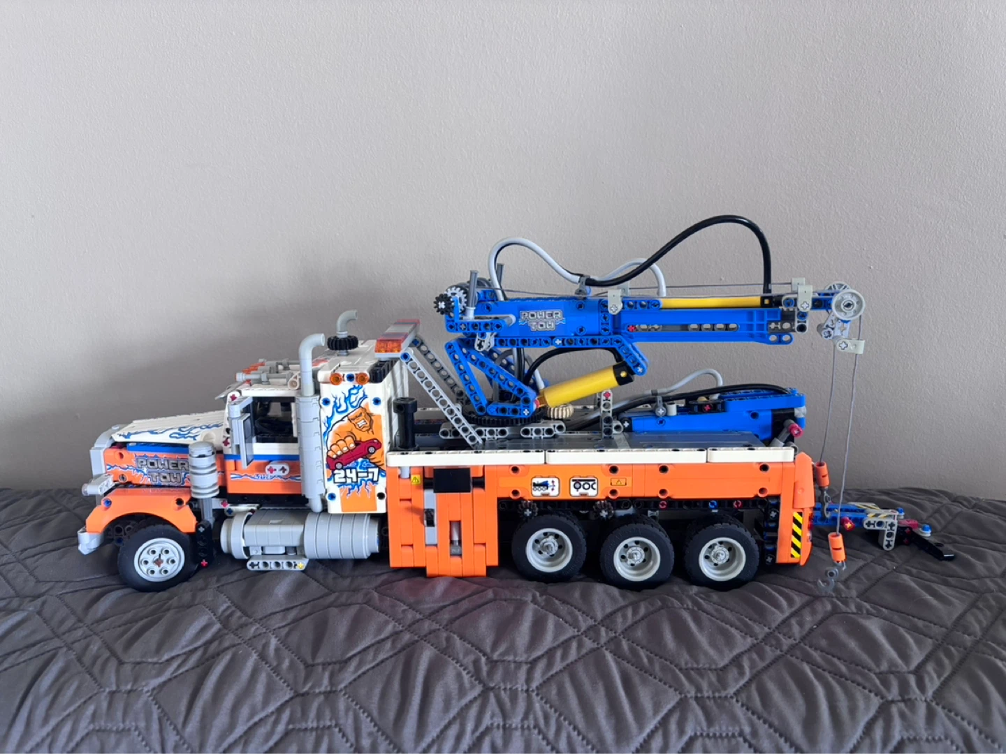 LEGO Technic Heavy-duty Tow Truck 42128. RETIRED PRODUCT. - photo 3
