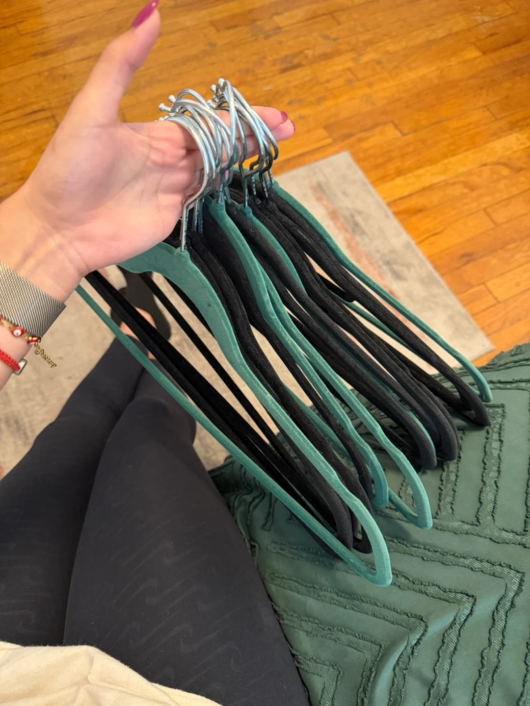 Set of 8 Green Velvet Clothes Hangers - photo 2