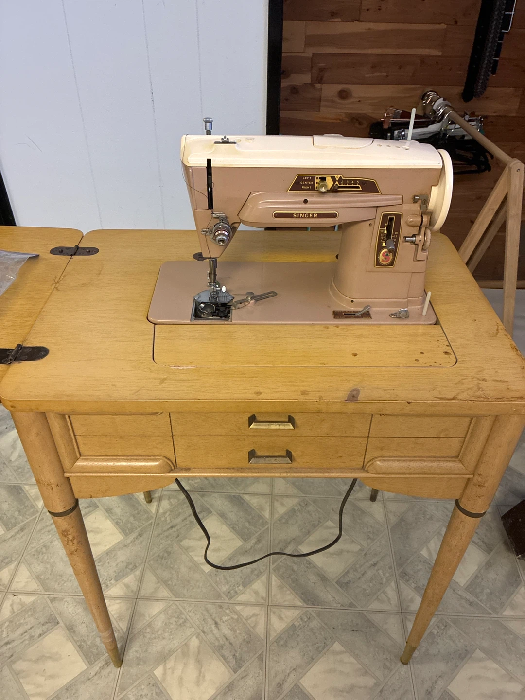 Singer sewing machine in a table - photo 2
