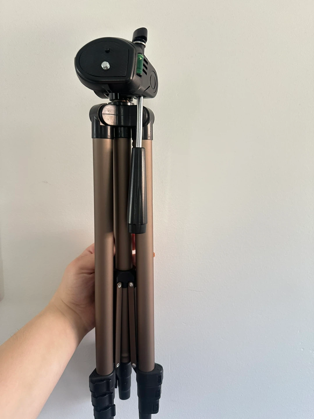 Tripod- Amazon Basics - photo 2
