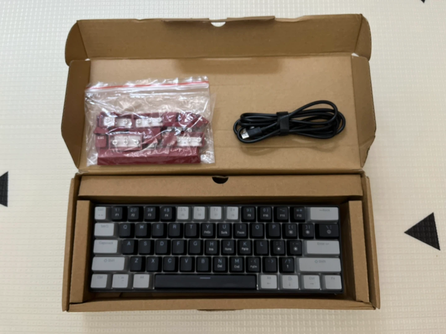 Brand New Magegee Keyboard with Extra Keycaps and USB Cable - photo 2