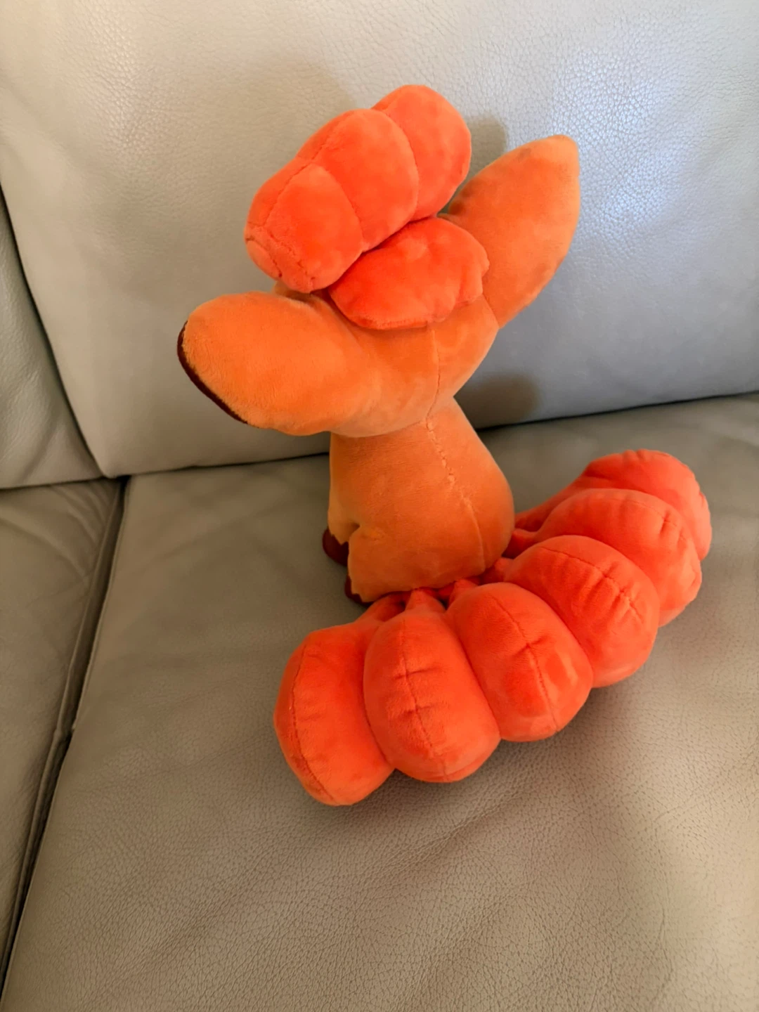 Pokémon Kanto Vulpix plush - photo 2