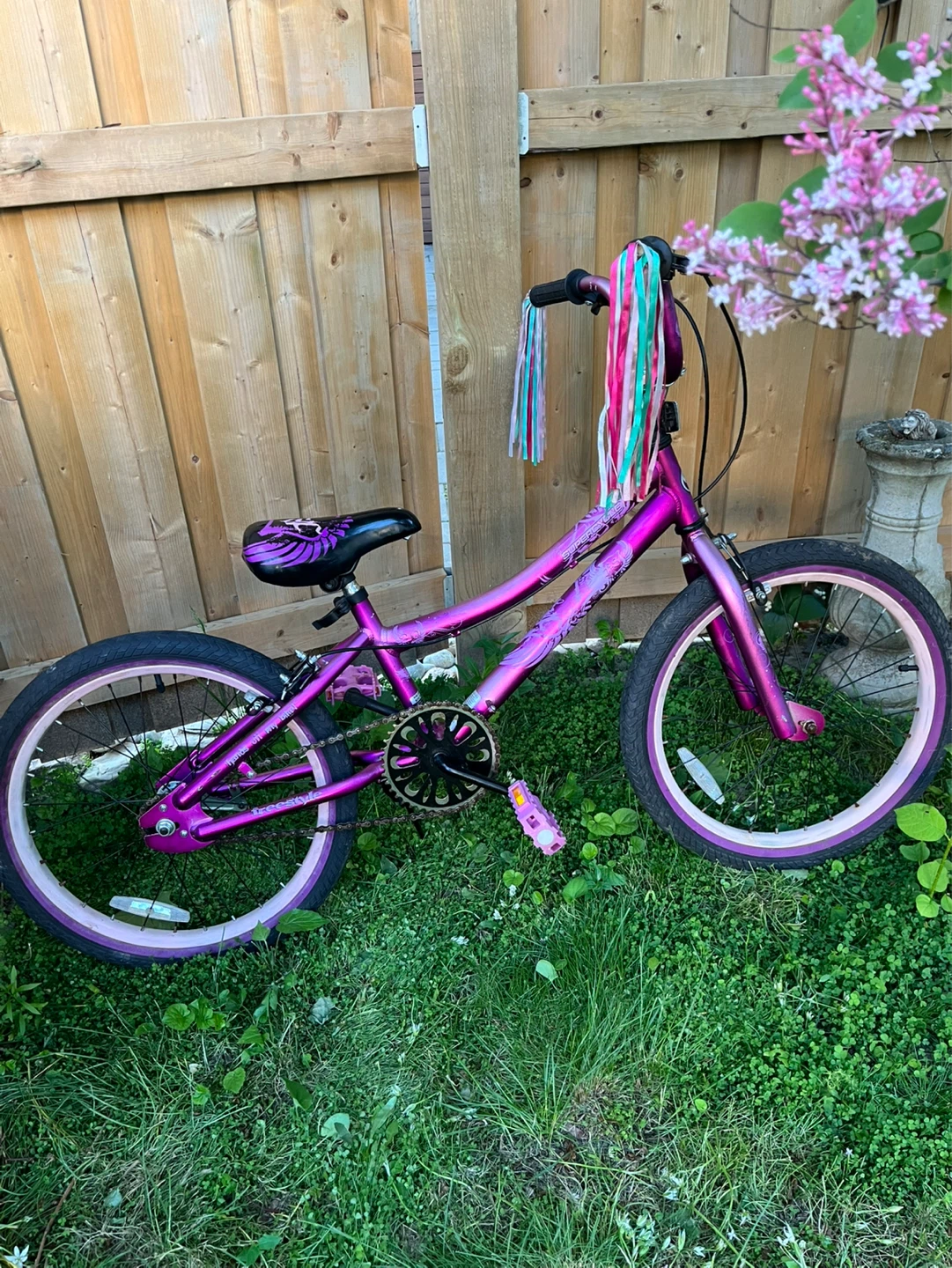 Supercycle Dreamweaver Purple bicycle with colourful streamers - photo 4