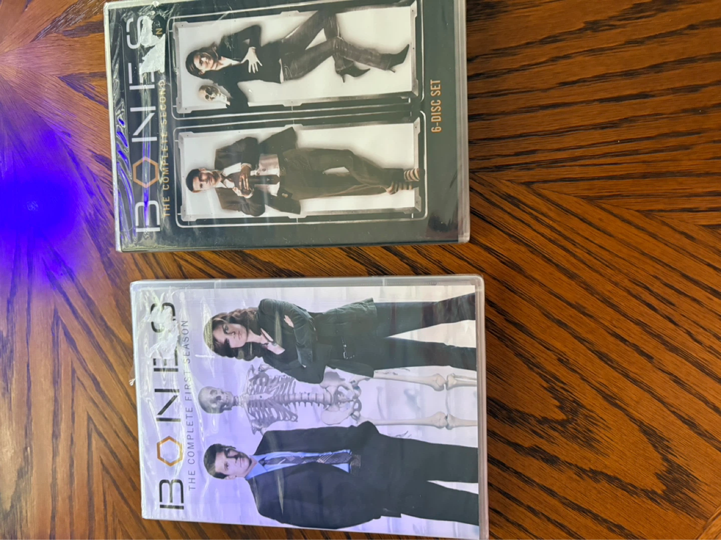 Bones: The Complete Seasons 1 & 2 DVD Set - photo 3