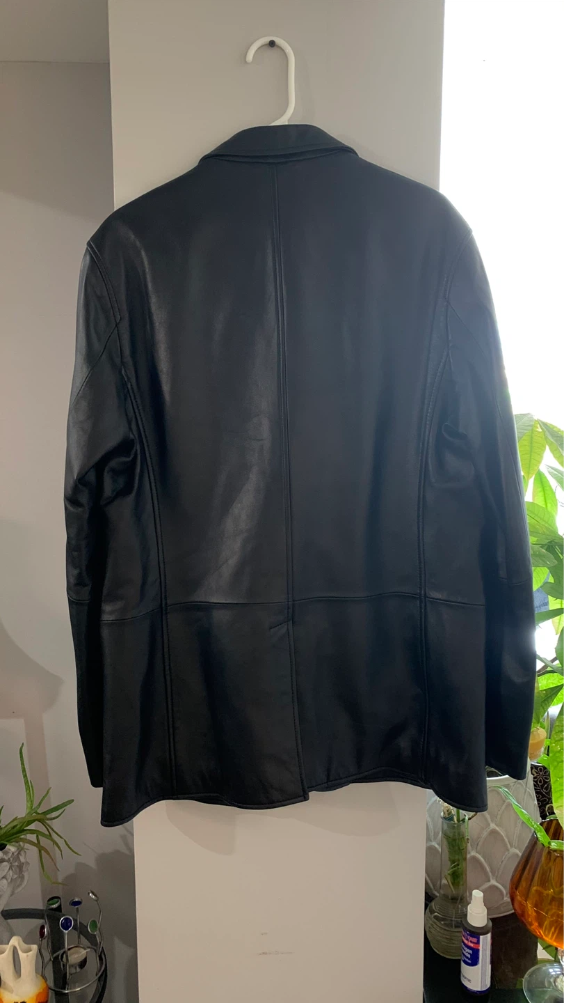 Danier Leather Jacket Size Medium – Original $399 New - photo 3