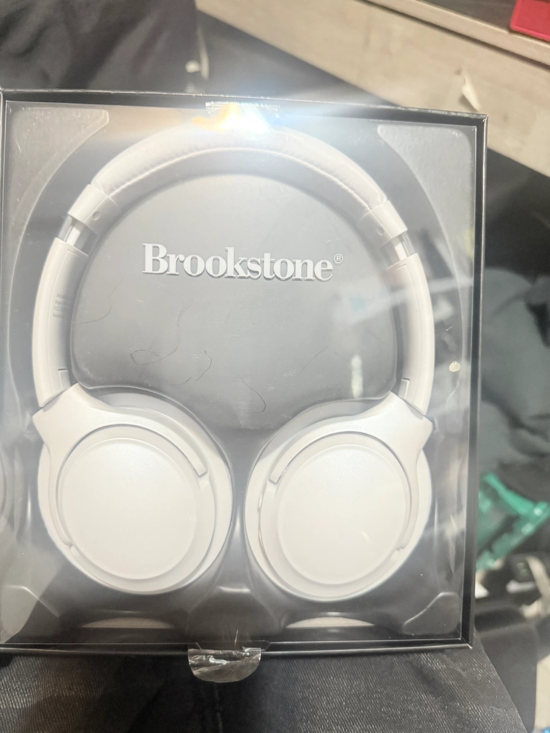 Brookstone Ultrabass Wireless Noise-Isolating Headphones - photo 3