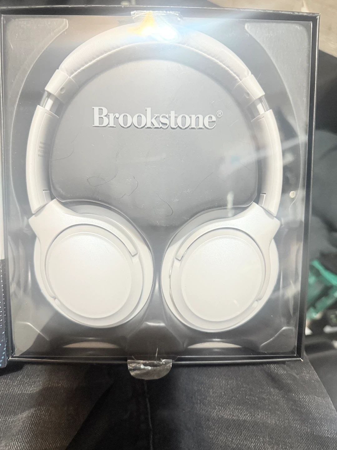 Brookstone Ultrabass Wireless Noise-Isolating Headphones - photo 4