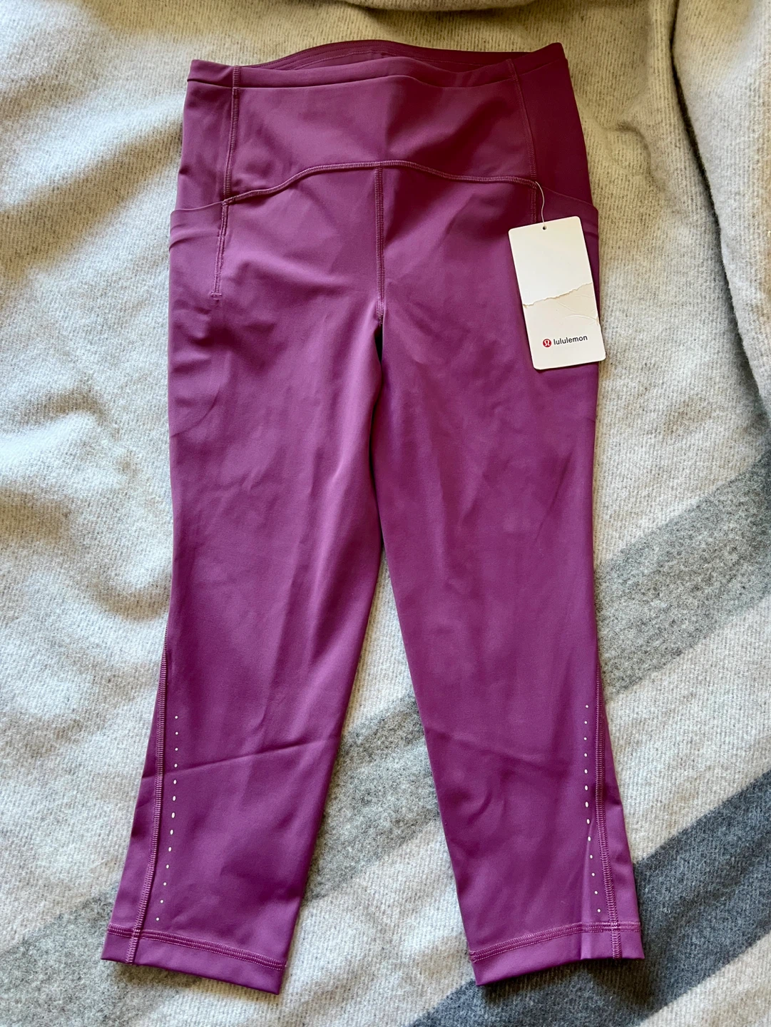 Brand new Lululemon Swift Speed HR Crop 21" Leggings