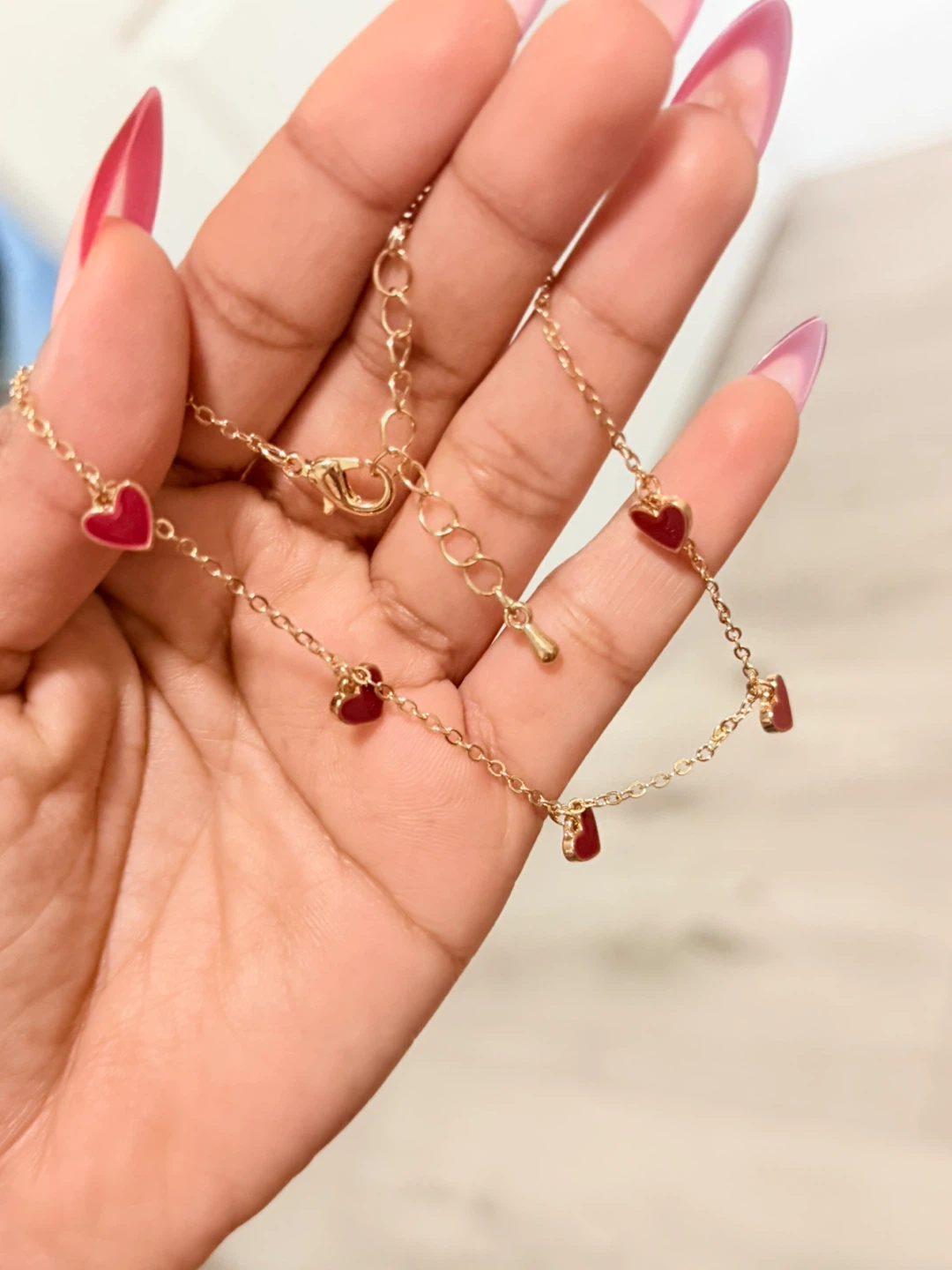 Gold-tone anklet with red heart charms - photo 2