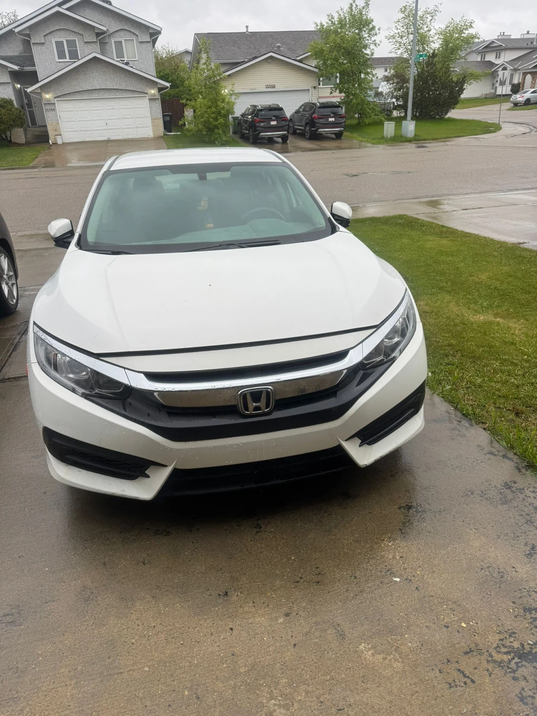 White Honda Civic 2017