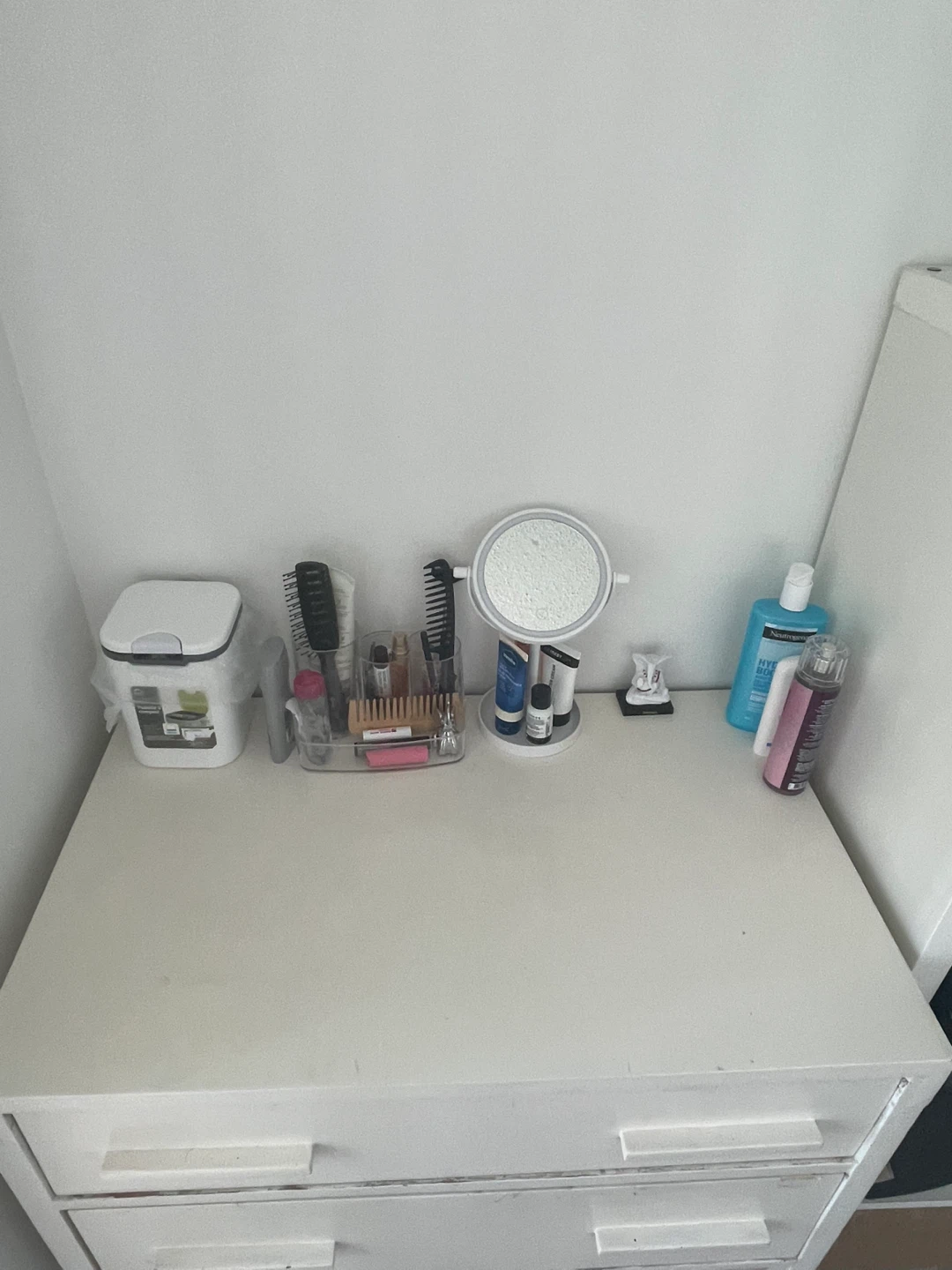 White 4-Drawer Dresser - photo 2