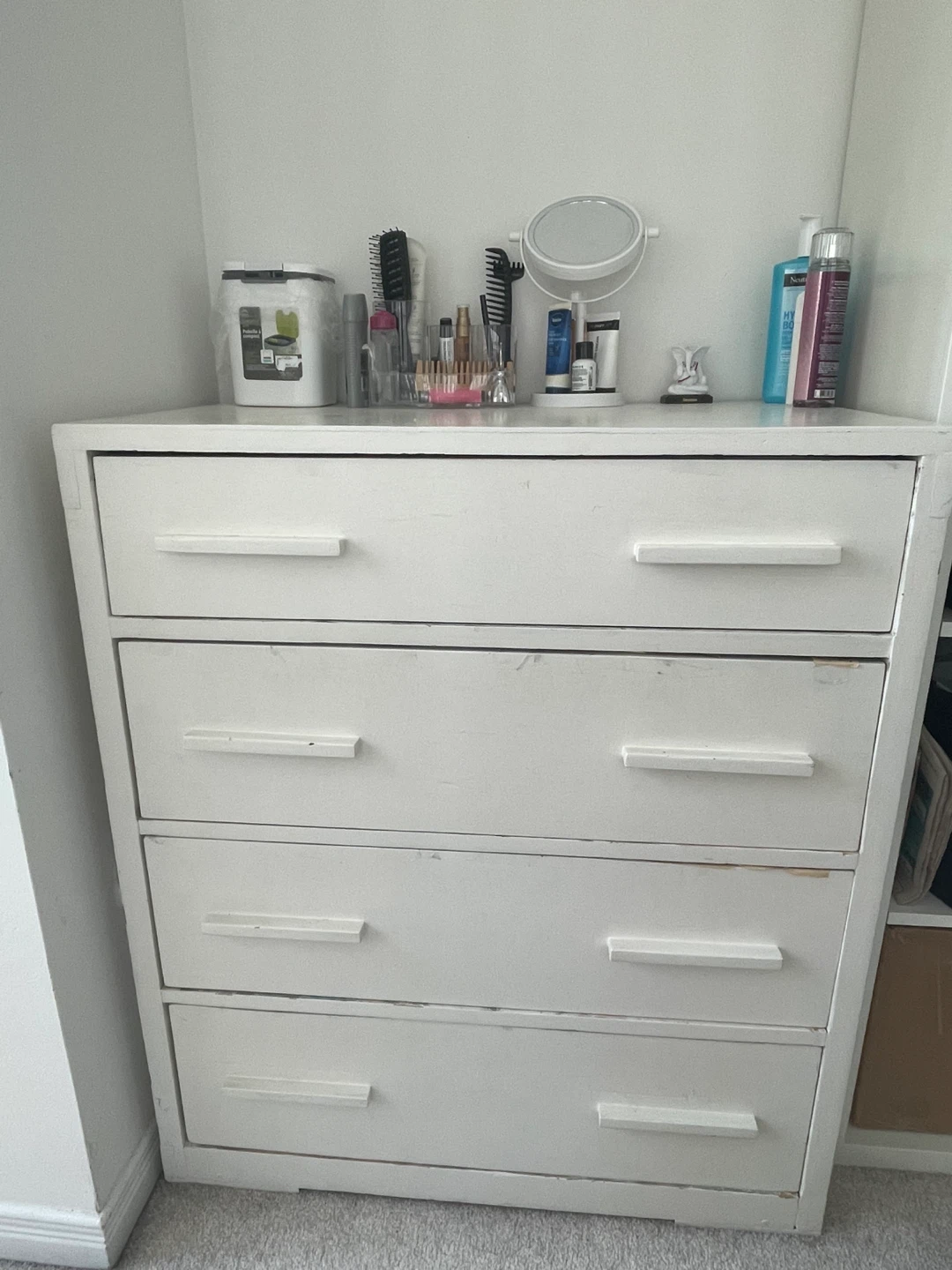 White 4-Drawer Dresser