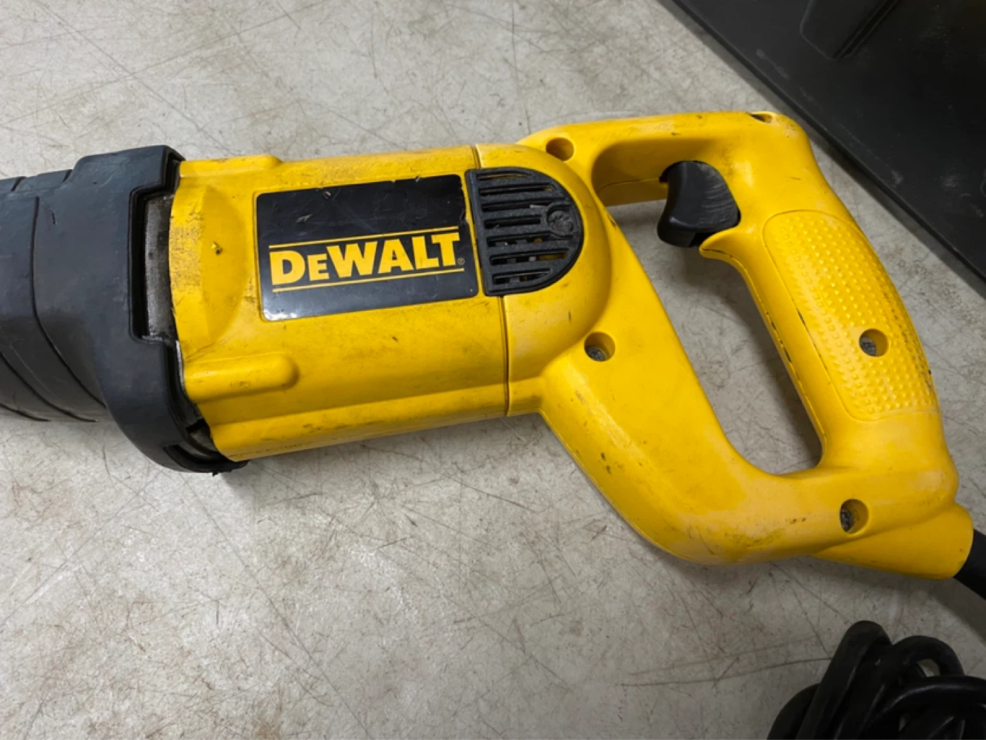 DeWalt reciprocating saw - photo 2