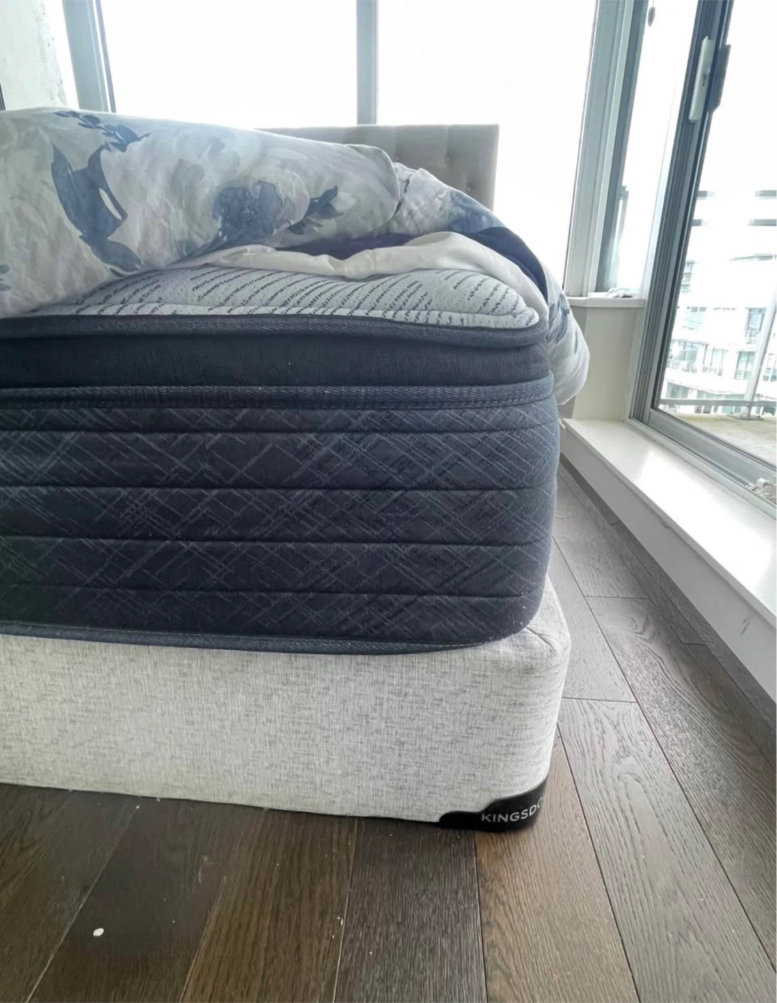 KINGSDOWN Bed Set - Mattress, platform & Tufted Headboard - photo 4