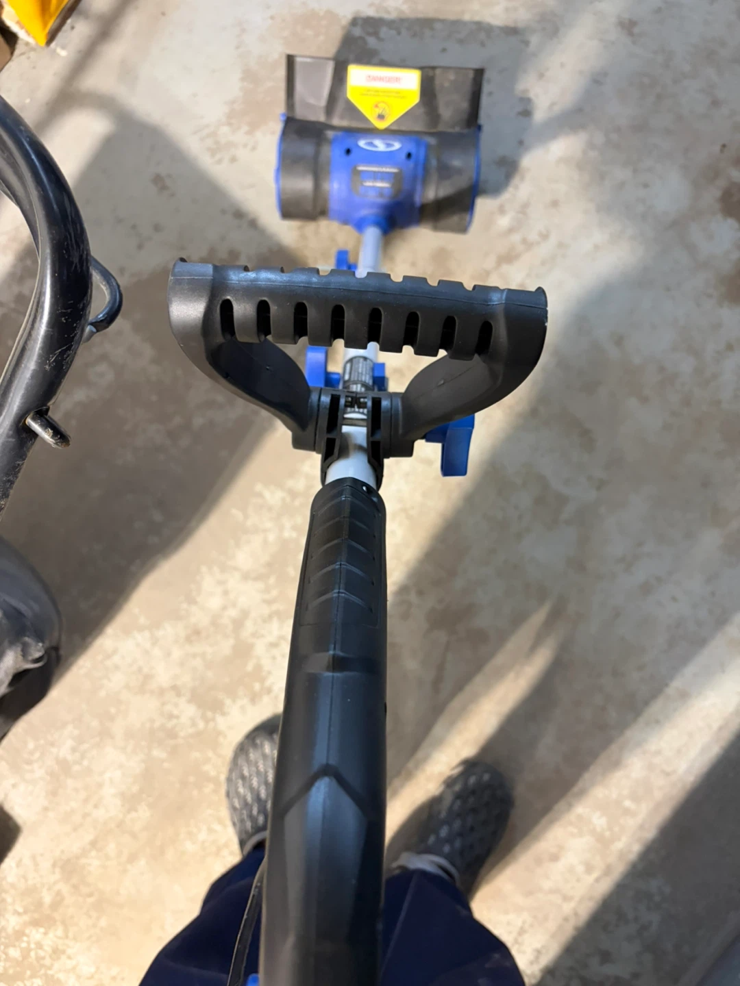 Snow Joe Electric Snow Shoveling Machine