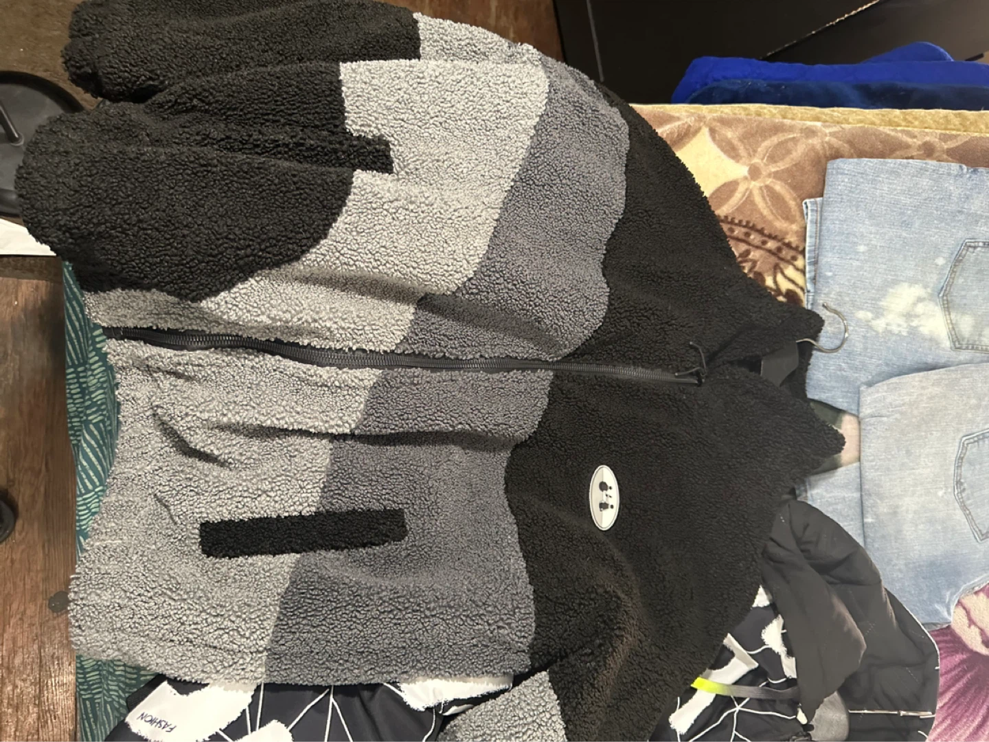 Fuzzy Jacket & Graphic Print Jacket Set - photo 2