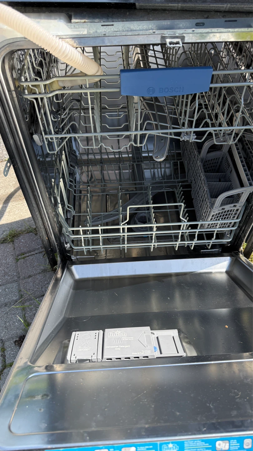 Bosch SHE43P15UC/60 Dishwasher - photo 4