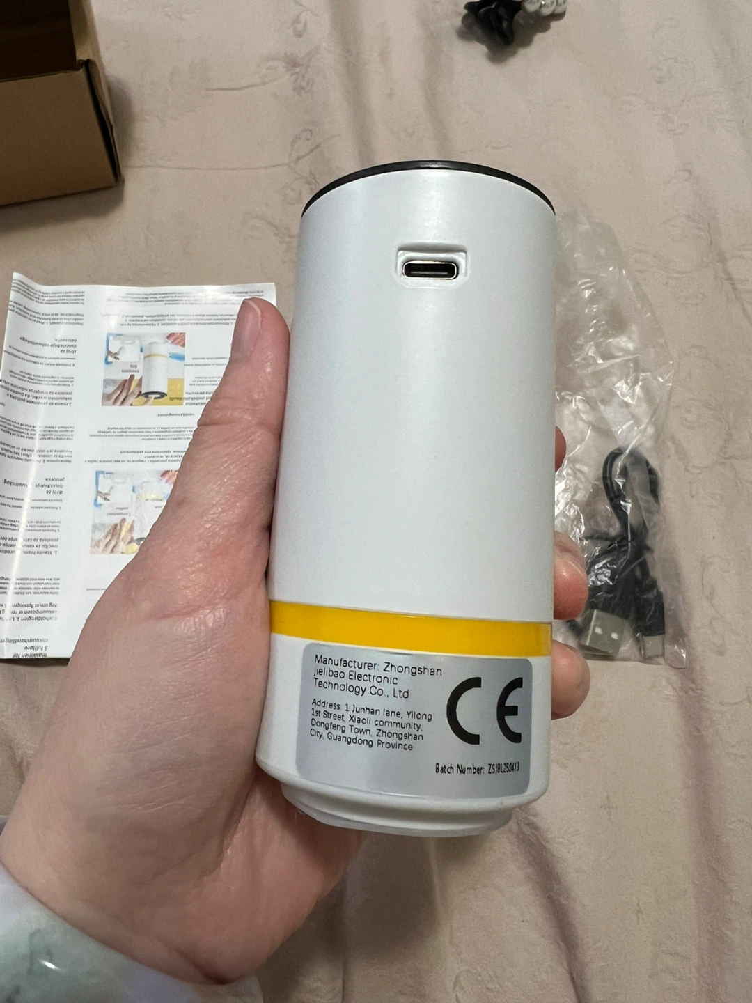 Rechargeable Mini vacuum - photo 2