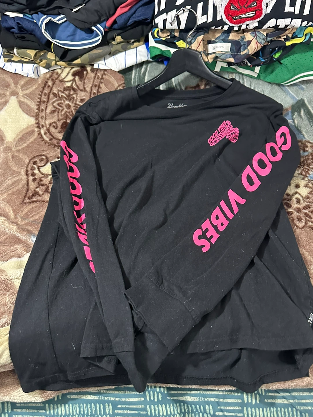 Black "Good Vibes" Long Sleeve Shirt