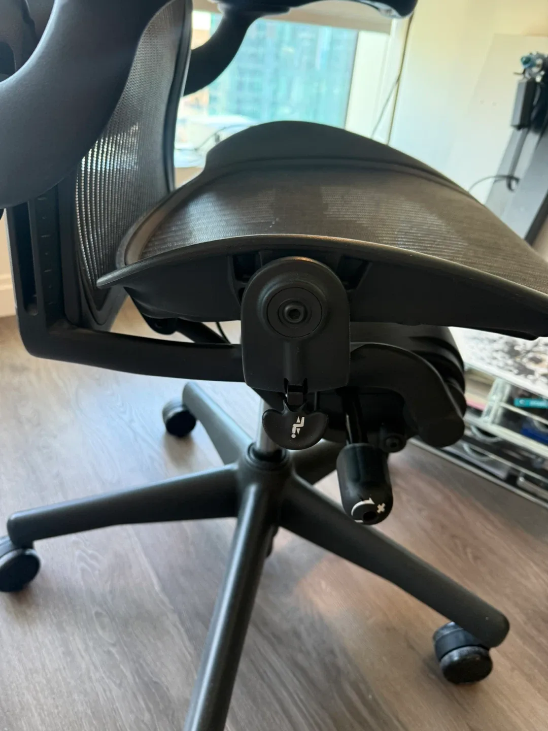 Herman Miller Aeron Chair(Size B) - photo 4