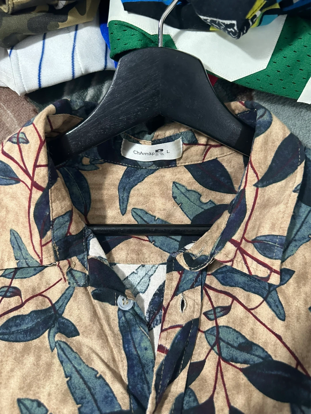 Charmkp Men's Leaf Print Button-Up Shirt Size L - photo 3