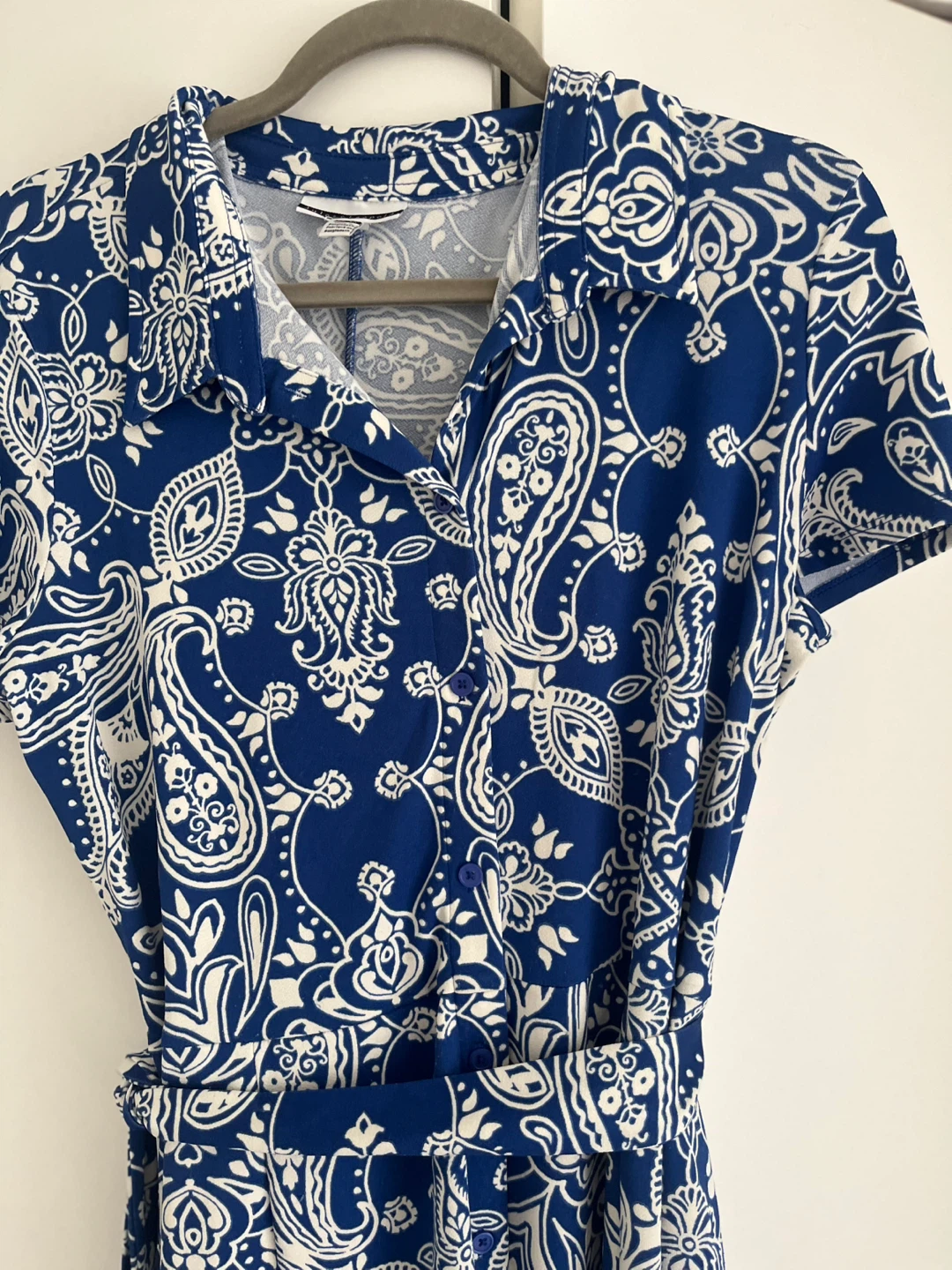 Blue and White Paisley Print Midi Dress with Belt - photo 3