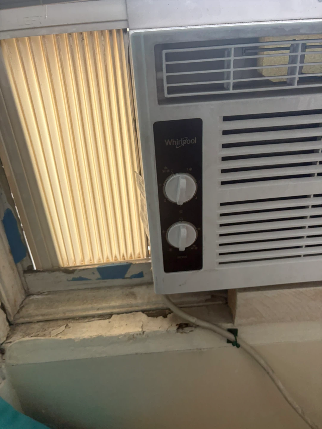 Whirlpool Window Air Conditioner - photo 4