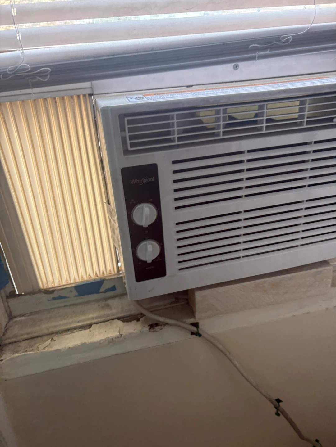 Whirlpool Window Air Conditioner - photo 5