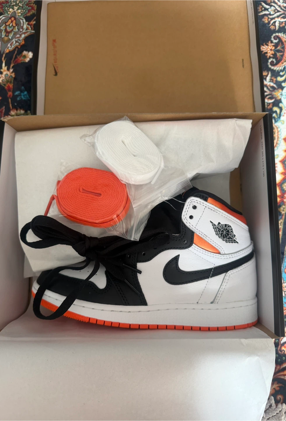 NEW Nike Air Jordan 1 Retro High OG GS Electro Orange