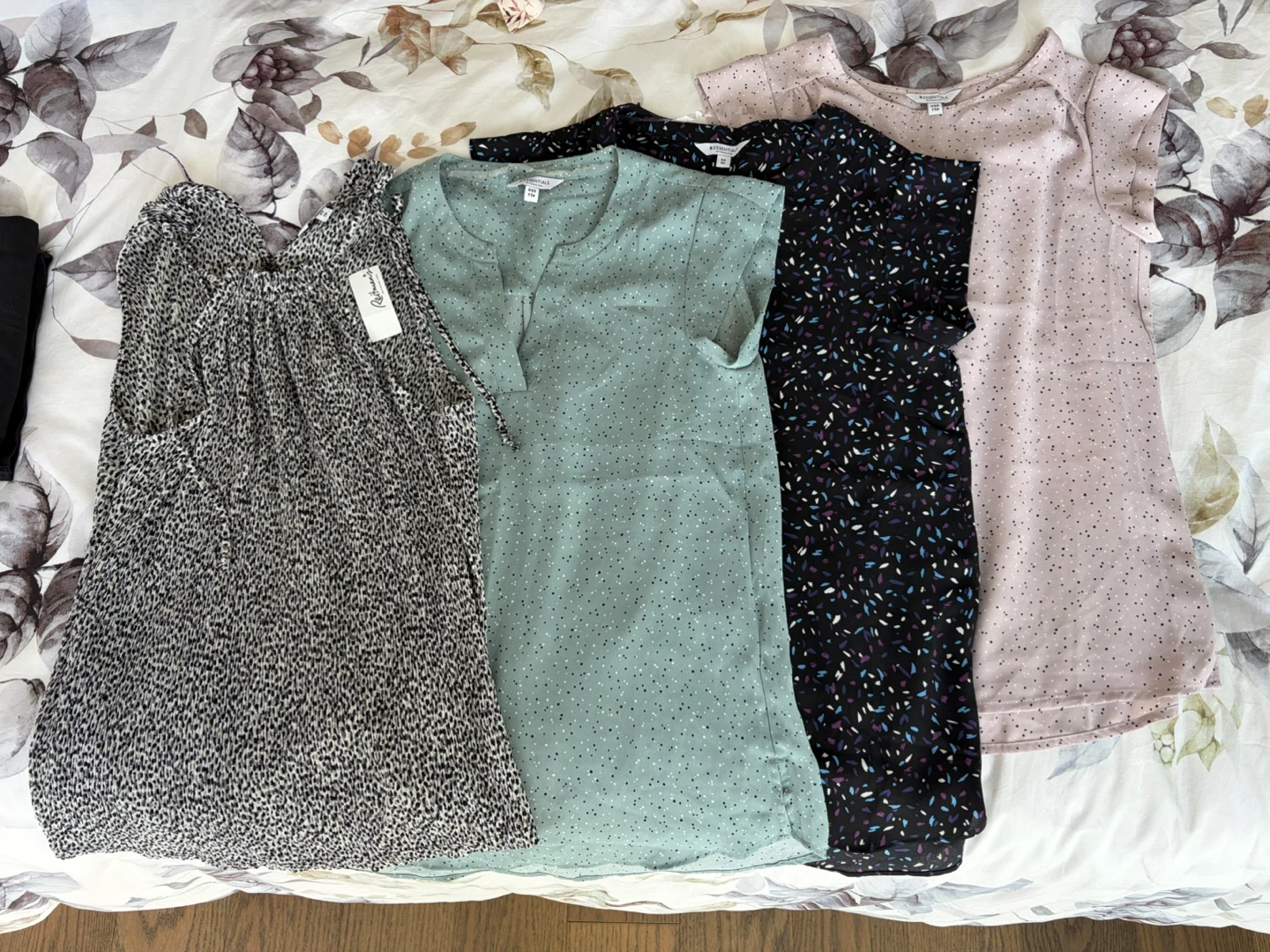 NEW 4 Women's Tops - Reitmans XS