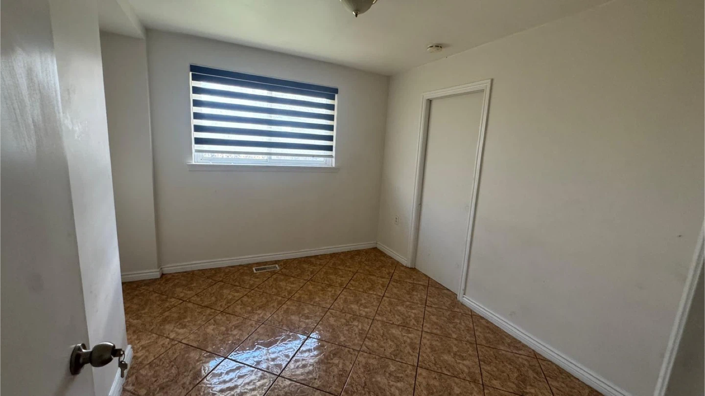 3 bedroom bungalow for rent - photo 2
