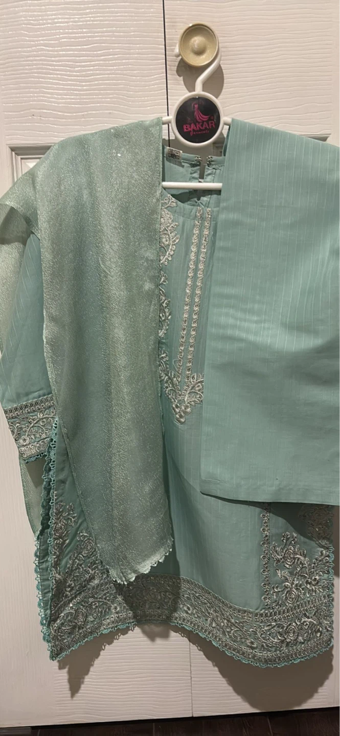 Bakar Fashion embroidered kurta with shalwar and dupatta - photo 5