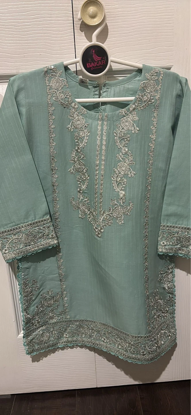 Bakar Fashion embroidered kurta with shalwar and dupatta - photo 4