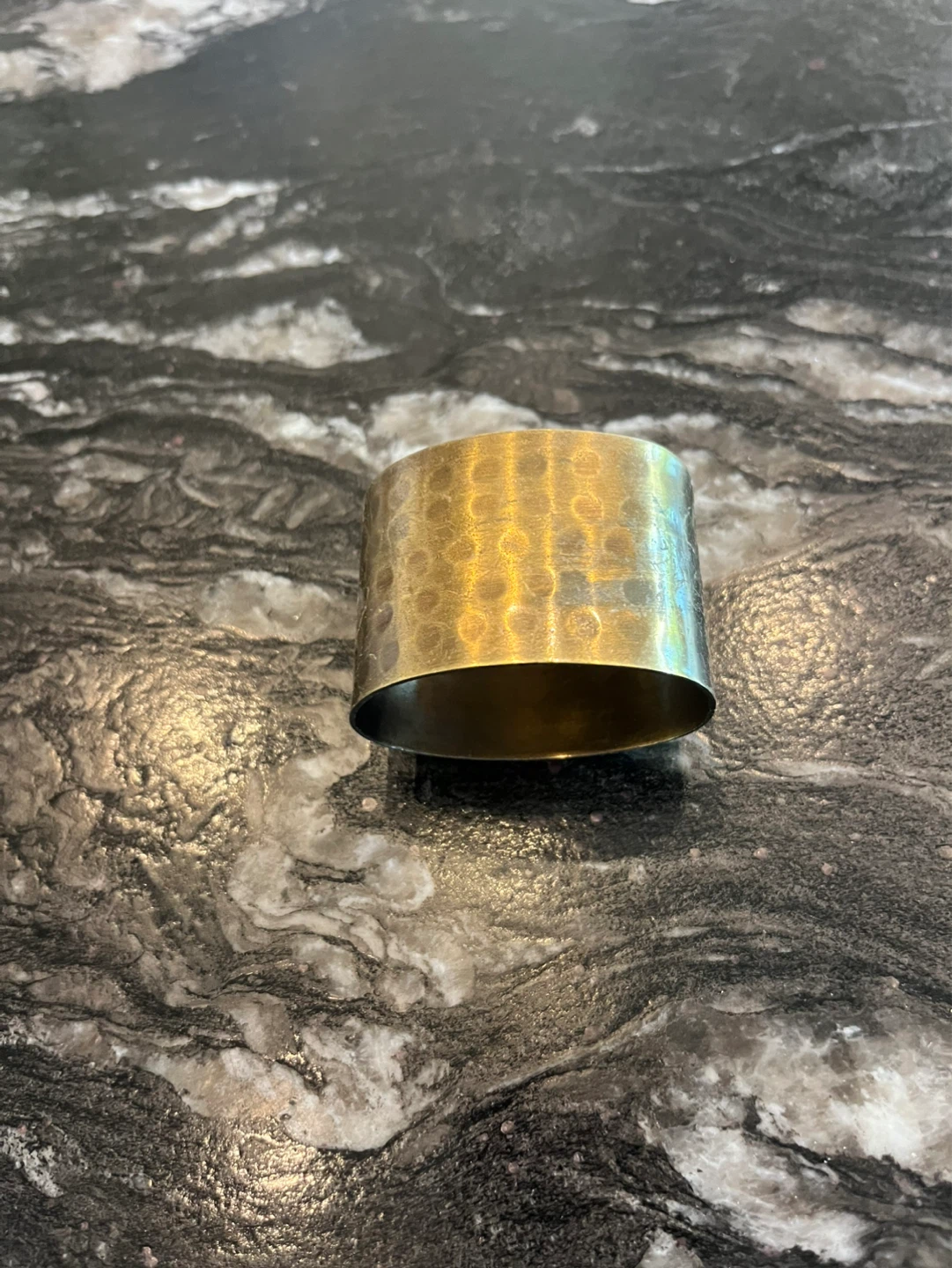Set of 8 Hammered Metal Napkin Rings - photo 3