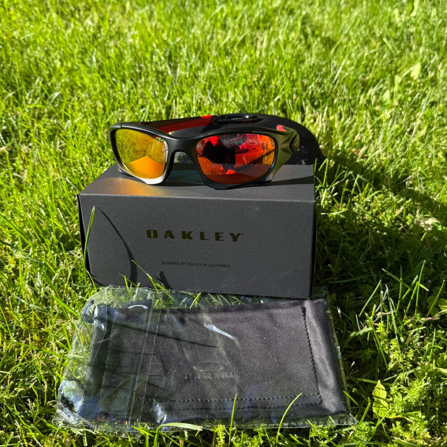 Oakley Sunglasses with Box and Case - photo 4