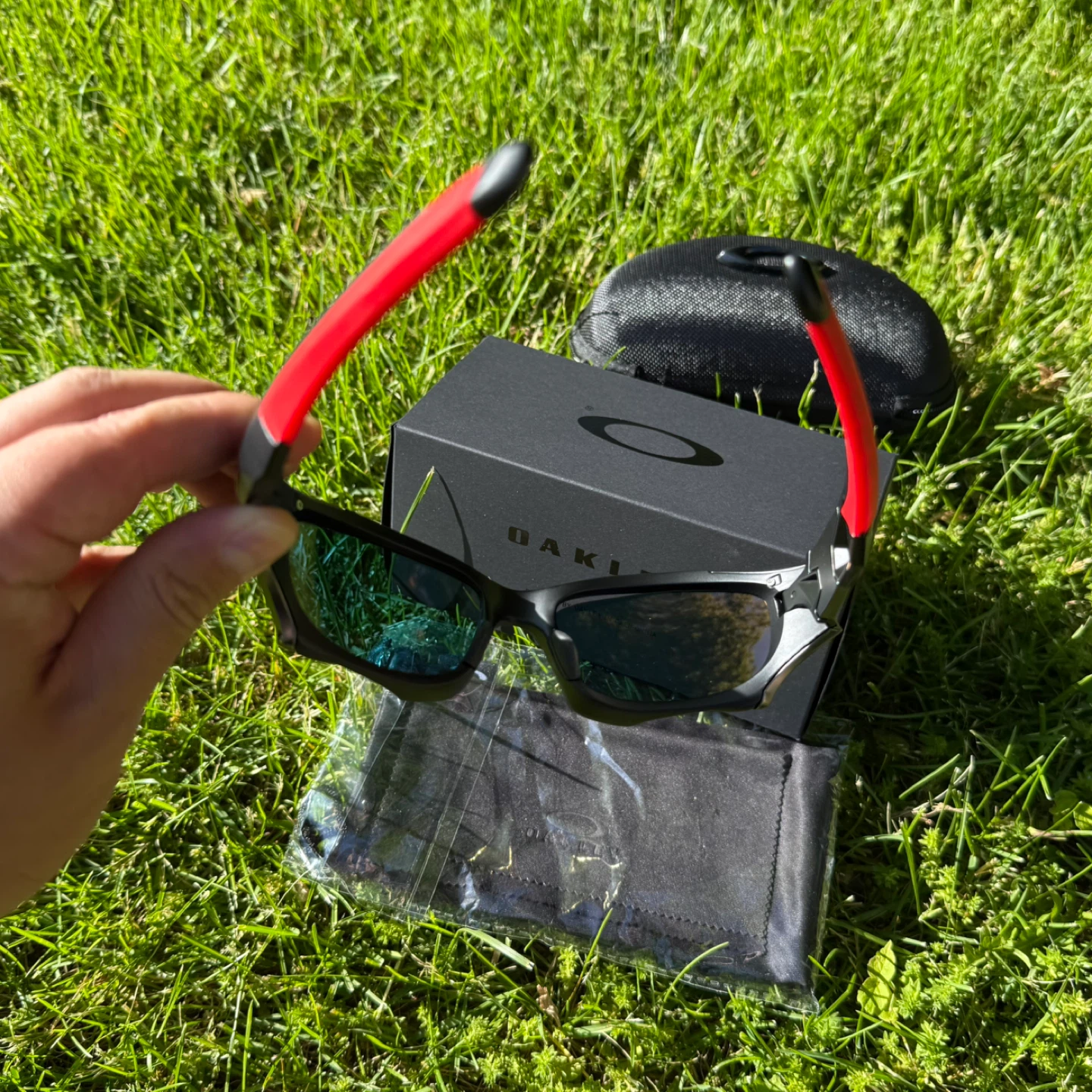 Oakley Sunglasses with Box and Case - photo 5