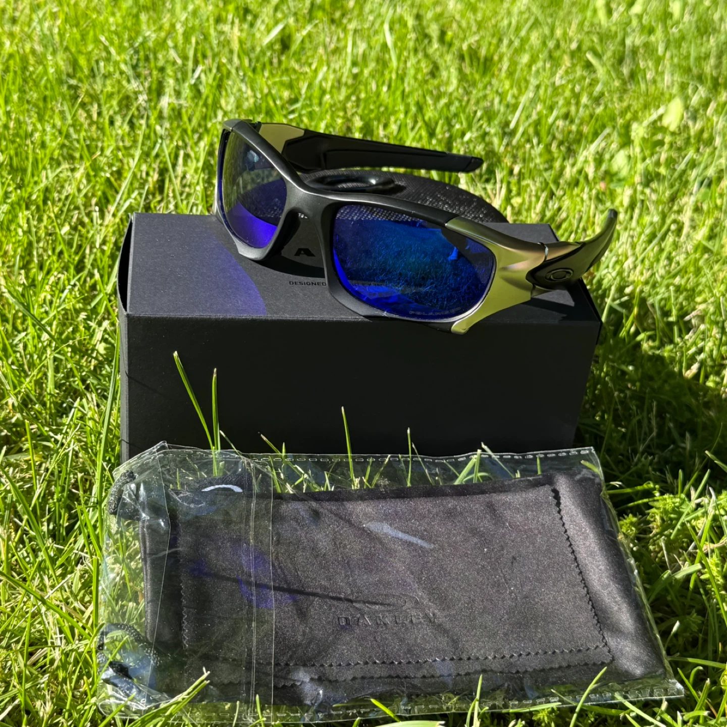 Oakley Sunglasses with Case and Box - photo 3