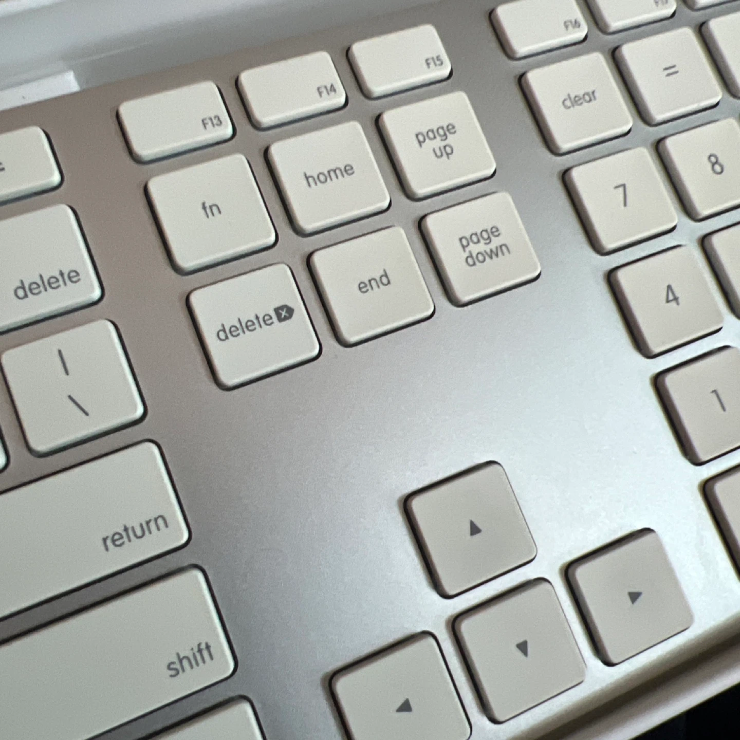 Apple Wired Keyboard MB110LL/A - photo 4