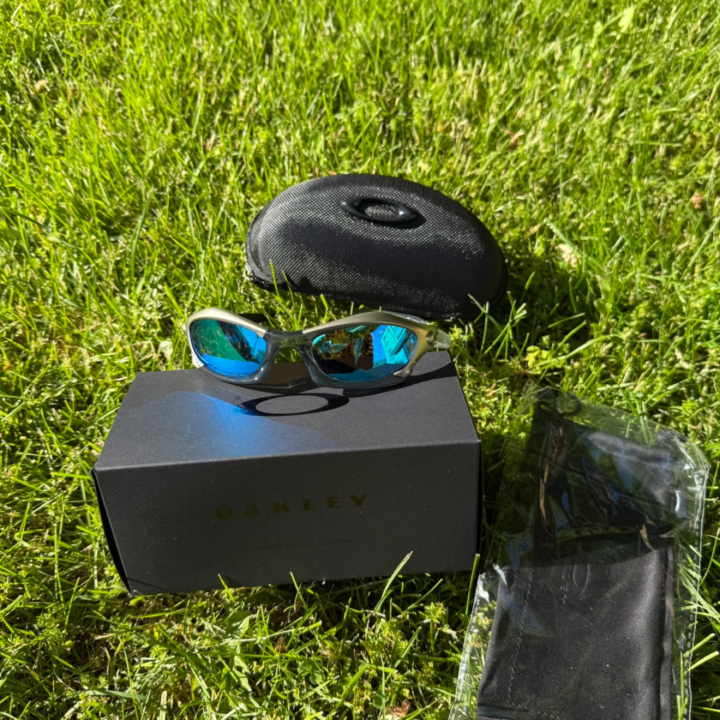 Oakley Sunglasses with Case and Box - photo 2