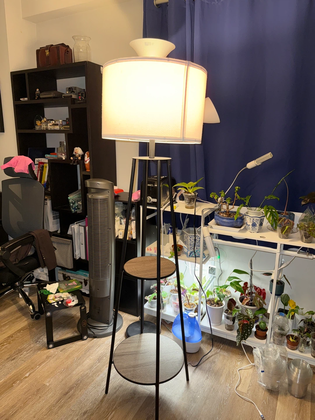 Floor Lamp with 2 Shelves - photo 2