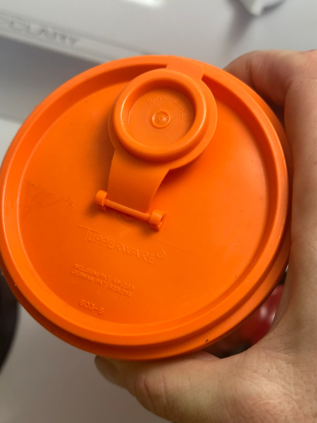 Tupperware orange  Slimline Pitcher 262-3 great condition - photo 3