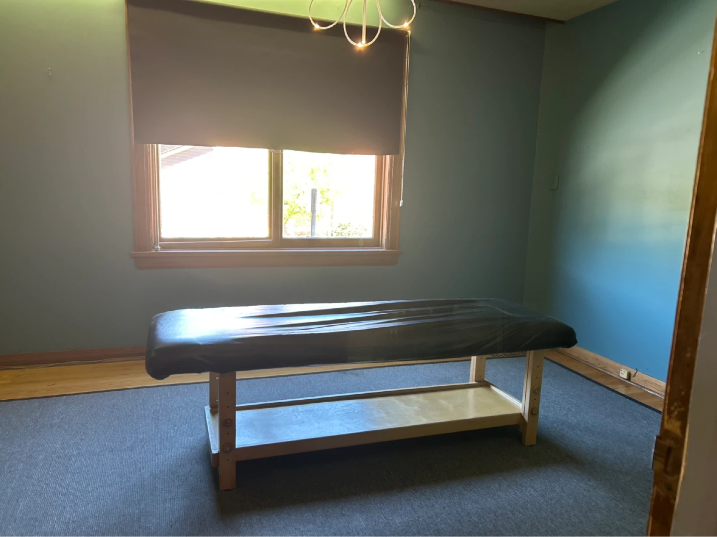 Massage Table with Adjustable Legs