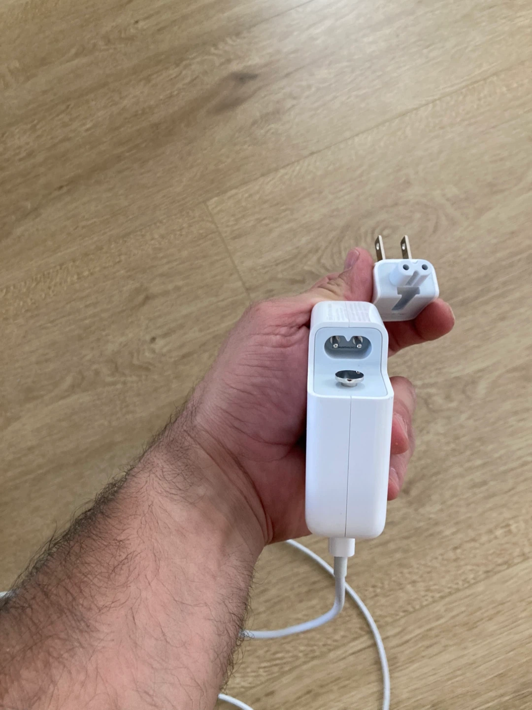 Apple 61W USB-C Power Adapter - photo 2
