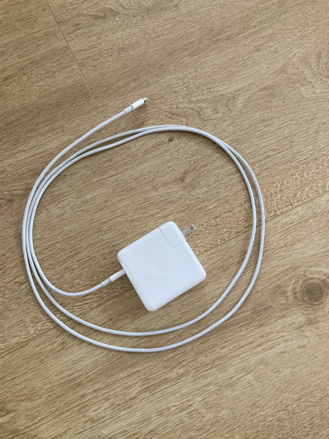 Apple 61W USB-C Power Adapter - photo 3