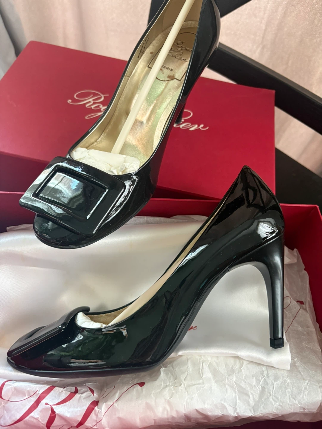 Roger Vivier Black Patent Leather Heels with rubber sole - photo 2