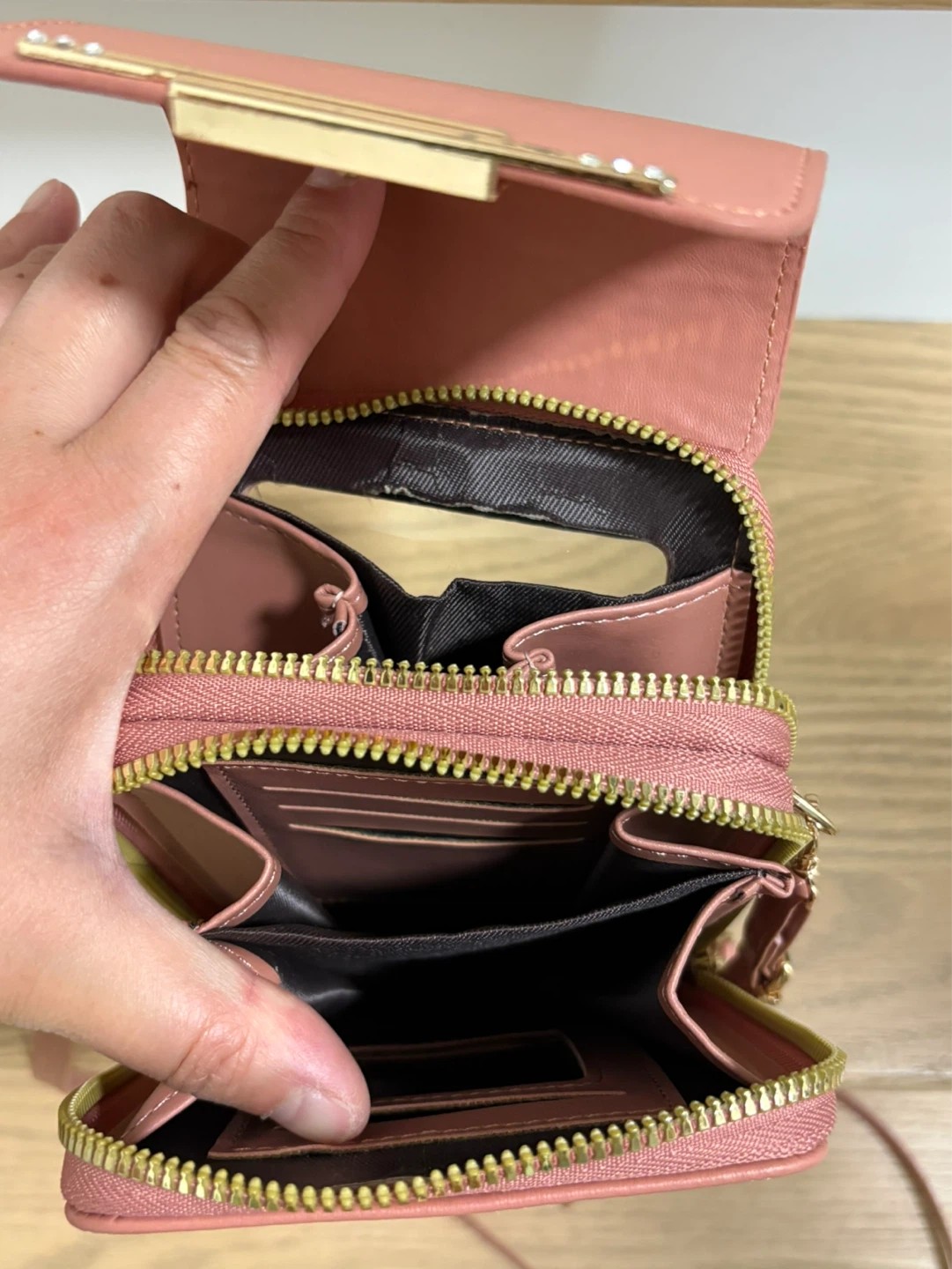 Pink crossbody phone bag with card slots - photo 4