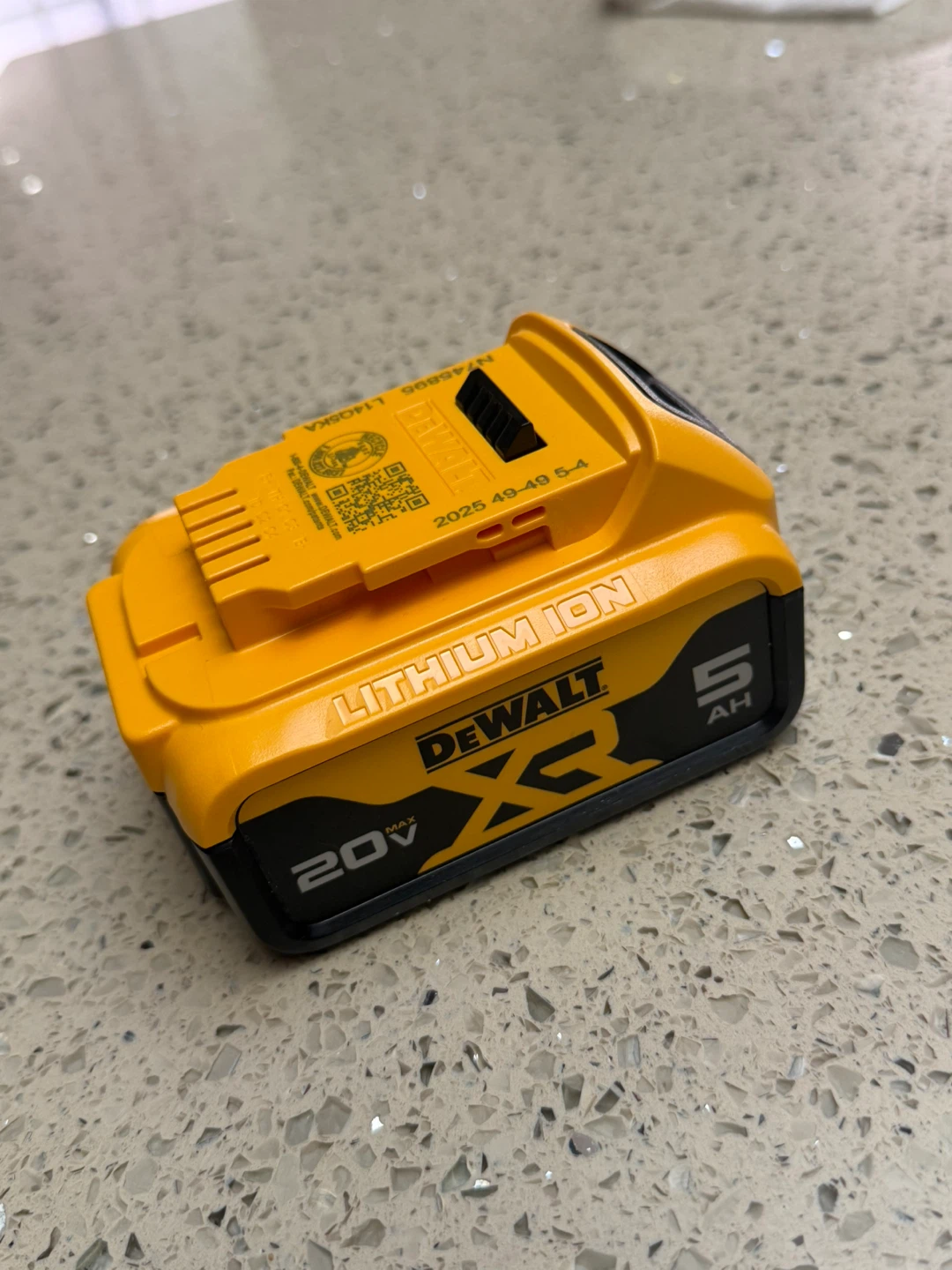 DEWALT 20V 5Ah Lithium Ion Battery & Charger Combo