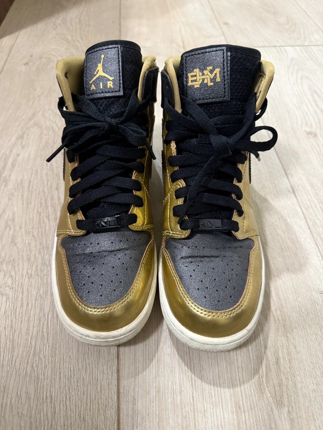 Nike Air Jordan 1 Mid Gold Black